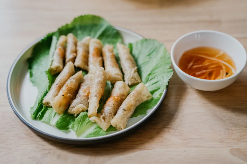 Bàn ăn tại Tạ Quang Sương